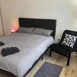 Beautiful New Central 3 Bedroom Apartment For 6 Guests