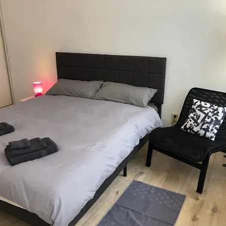 Beautiful New Central 3 Bedroom For 6 Guests * Düsseldorf